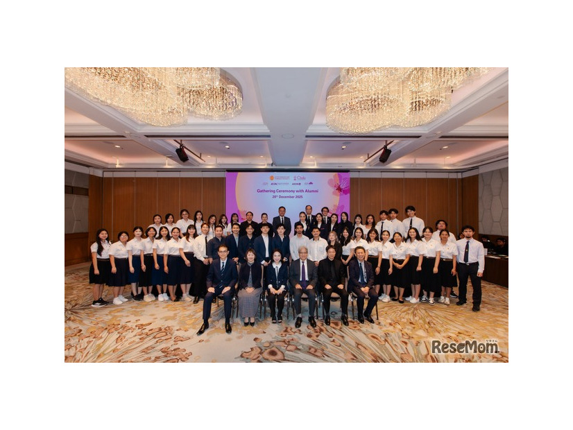 奨学生による記念撮影（タイ バンコク会場）