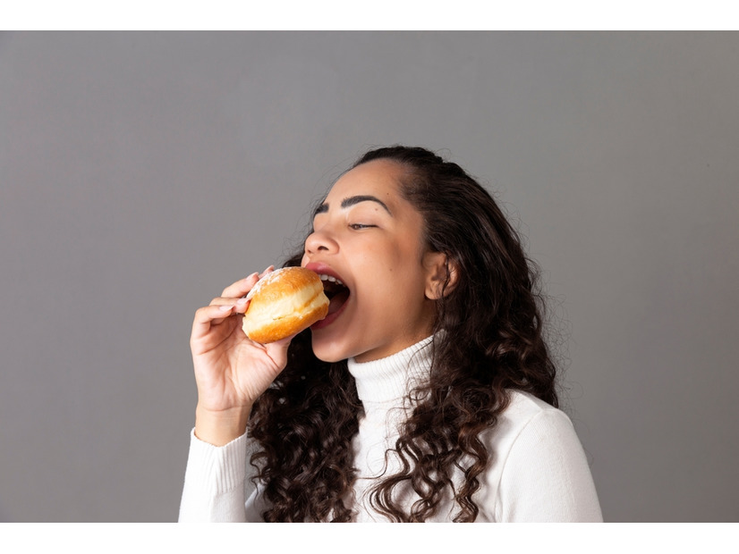 お育ちに差が出る「パンの食べ方」。常識ある大人は当然に身につけているテーブルマナー【2025年度ベスト記事セレクション】