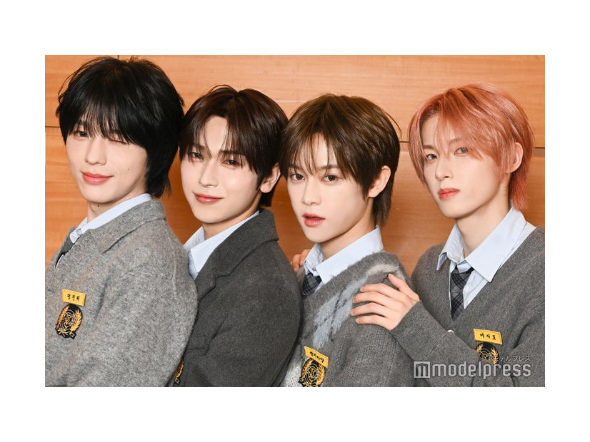 モデルプレスのインタビューに応じたPENG JIN YU（ポン・ジンユー）、SEN（セン）、SUN JIA YANG（スン・ジアヤン）、MASATO（マサト）（C）モデルプレス