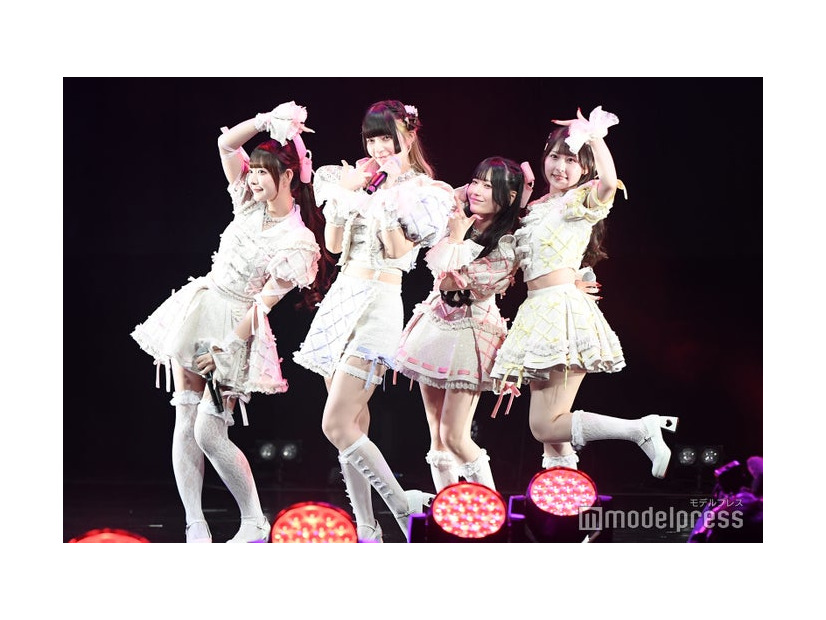 きゅるりんってしてみて（C）モデルプレス