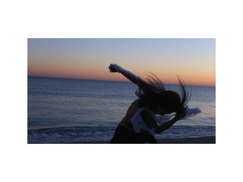 『XiXi、私を踊る』©SVEMIRKO AUDIOVISUAL ART PRODUCTIONS