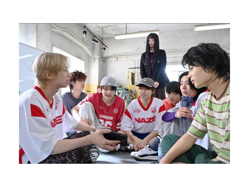 NAZE（ユンギ、キムゴン、ターン、アト、ドヒョク、カイセイ、ユウヤ）池田エライザ「DREAM STAGE」第2話（C）TBS