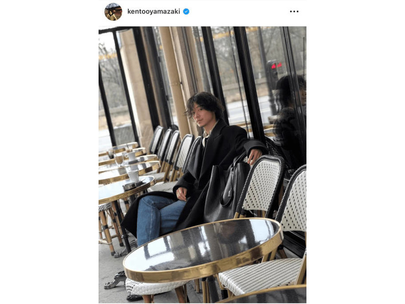 山崎賢人、コートでシックに決めたパリでのオシャレSHOTに反響「激メロ」「めっちゃかっこいい！」