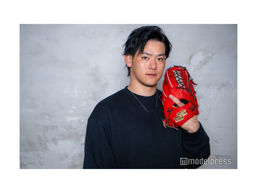 モデルプレスのインタビューに応じた伊藤裕季也選手（C）モデルプレス