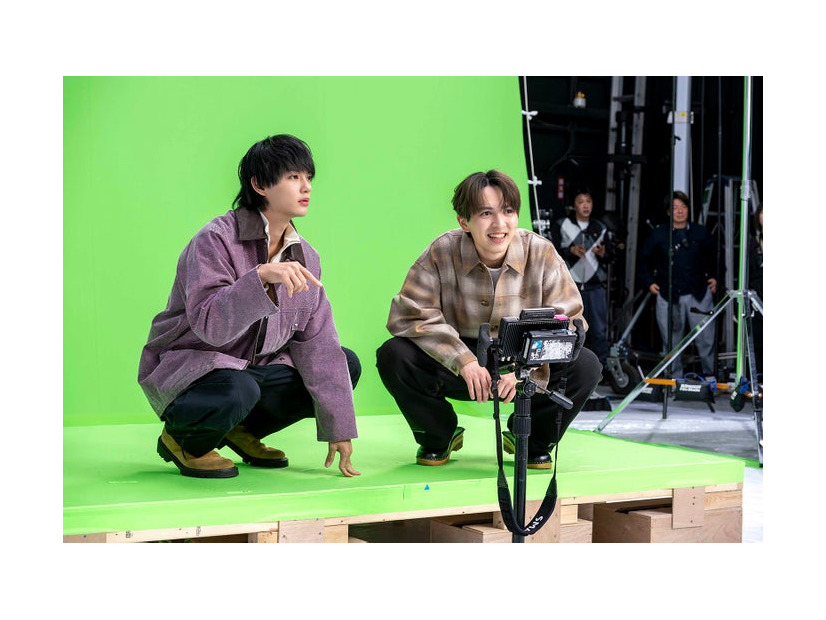 佐野勇斗、吉田仁人「ホットペッパーグルメ」新WebCM「便利」篇「おトク」篇メイキング（提供写真）