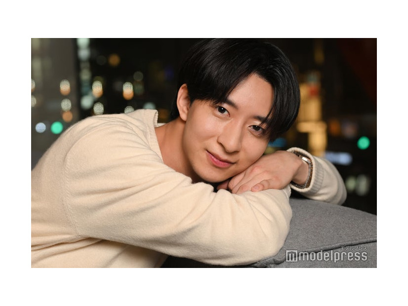 モデルプレスのインタビューに応じたボミ（C）モデルプレス