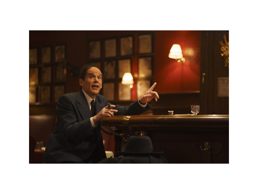 『ブルームーン』© 2025 FUNNY VALENTINE, LLC ALL RIGHTS RESERVED.