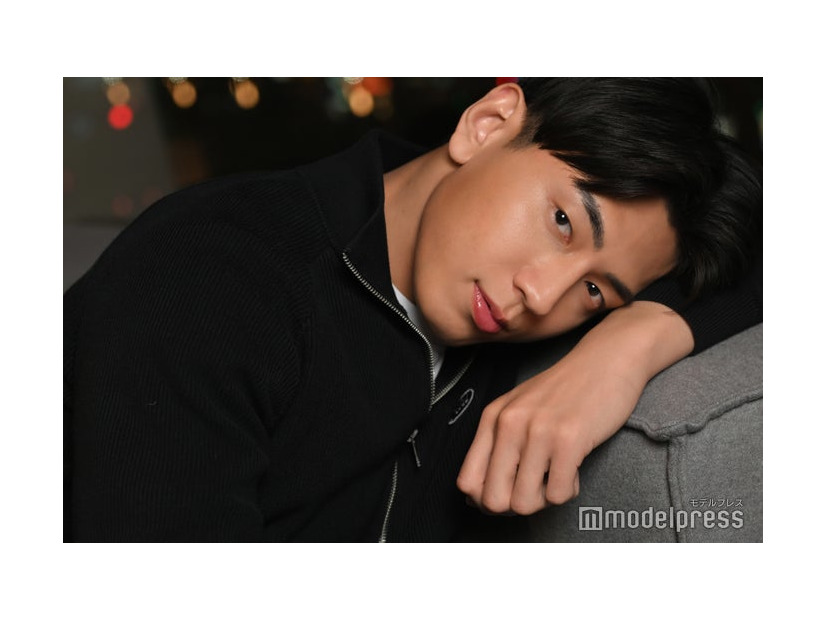 モデルプレスのインタビューに応じたフーウェイ（C）モデルプレス