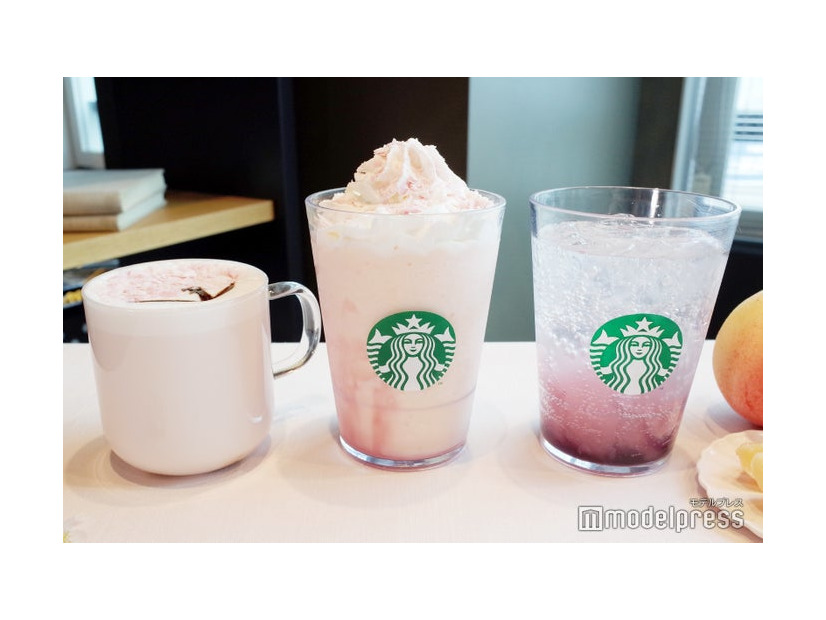 （左から）桜 咲くよ ラテ、桜 咲くよ 白桃 フラペチーノ、桜 咲くよ 白桃 ソーダ（C）モデルプレス