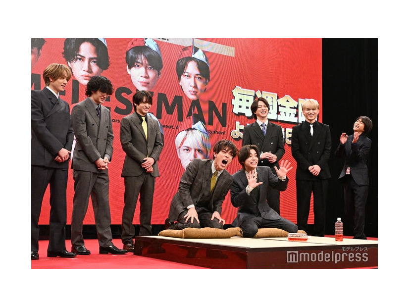 菊池風磨にコントローラーを握られている原嘉孝、「立道」失敗してしまうが松島聡と全力で番組告知／橋本将生、菊池風磨、猪俣周杜、原嘉孝、松島聡、寺西拓人、篠塚大輝、佐藤勝利（C）モデルプレス