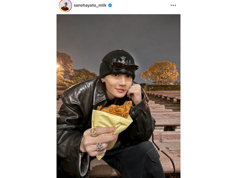 佐野勇斗、思い出の味を満喫する自然体SHOTにファン歓喜「かっこよすぎ」「ドカめろ」