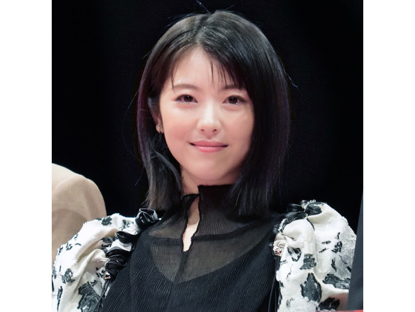 浜辺美波、両親からも影響を受けた“理想の家族像”を明かす「子供にも…」