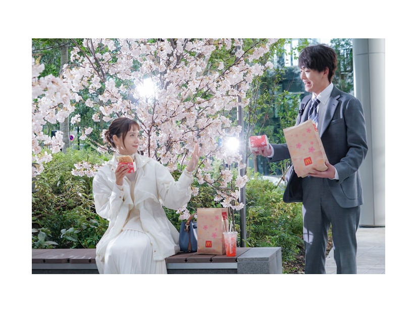 宮崎あおい、青木柚／マクドナルド新TVCM「瀬戸内レモンタルタルベーコンてりたま」メイキング（提供写真）