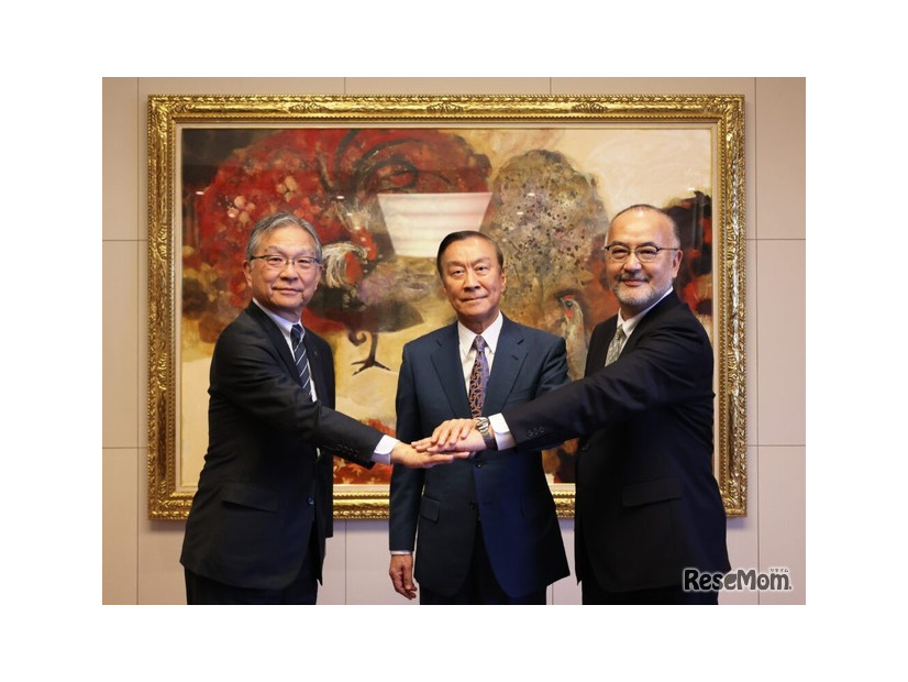 明治大学と竹中工務店、定期建物賃貸借契約締結のようす