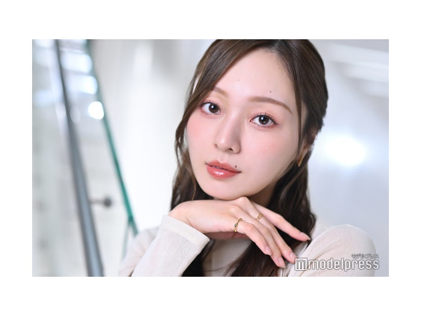 モデルプレスのインタビューに応じた梅澤美波（C）モデルプレス