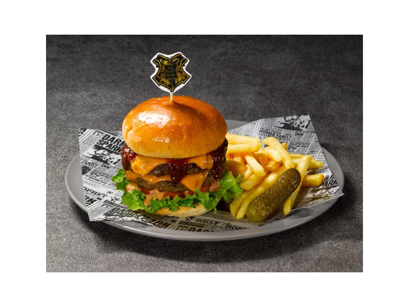 ダブルチーズバーガー：ダブルチーズバーガー 2,200円（税込）／レギュラーメニュー