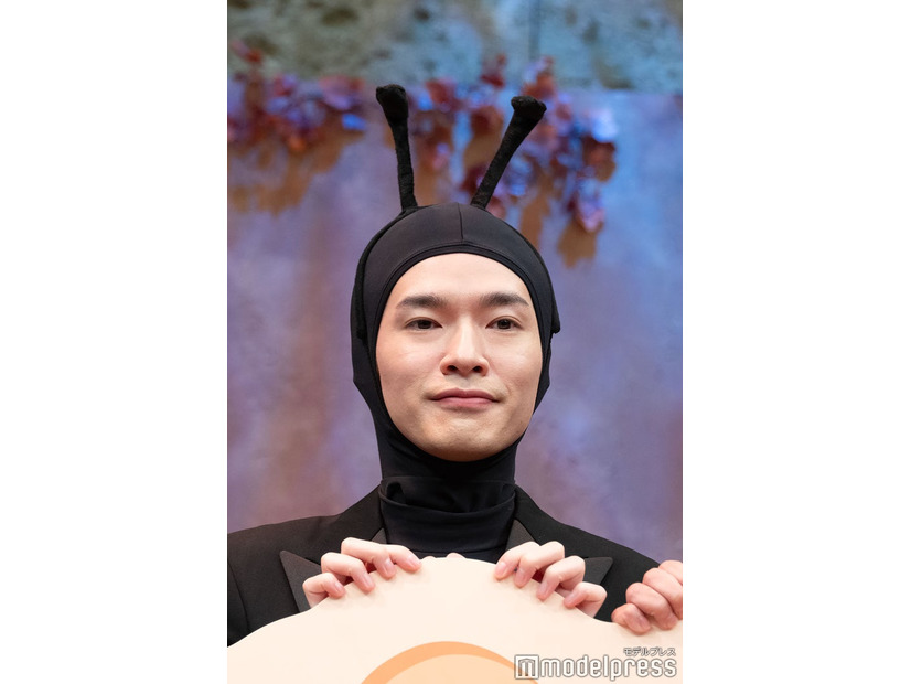 アリ衣装を着こなす深澤辰哉（C）モデルプレス