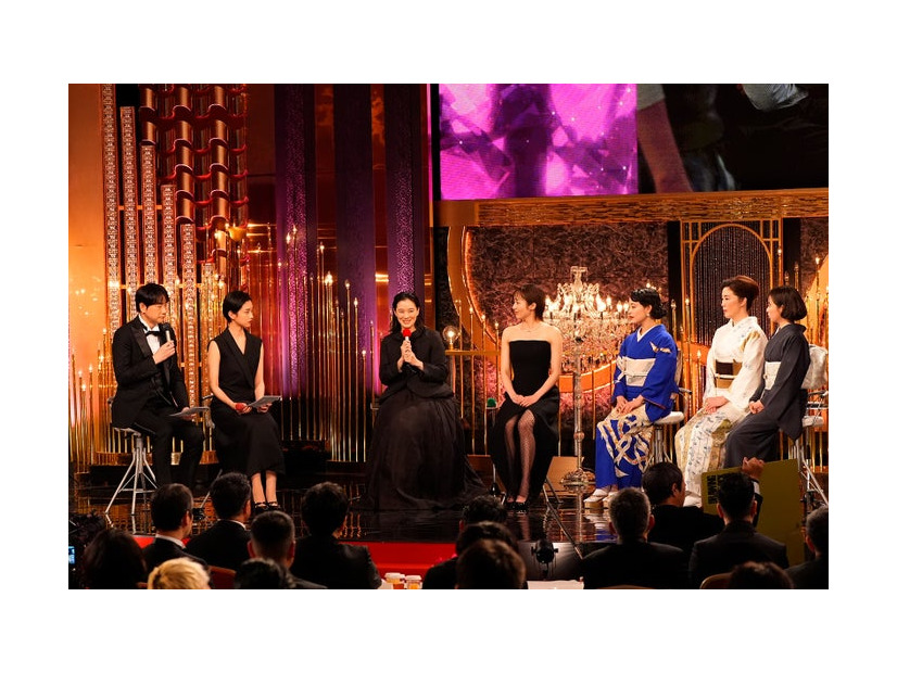 （左から）羽鳥慎一、河合優実、蒼井優、森田望智、高畑充希、寺島しのぶ、森七菜（C）日本アカデミー協会