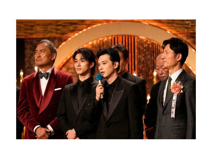 （左から）渡辺謙、横浜流星、吉沢亮、李相日監督ら（C）日本アカデミー協会