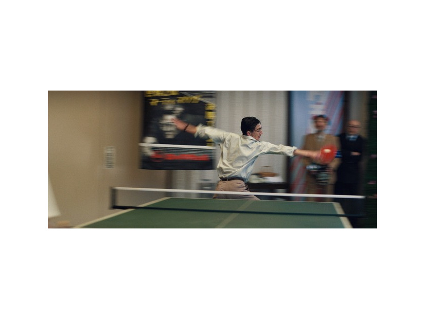 『マーティ・シュプリーム 世界をつかめ』© 2025 ITTF Rights LLC. All Rights Reserved.