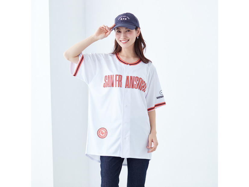 ベースボールシャツ  価格／3,990円（税込）© Disney