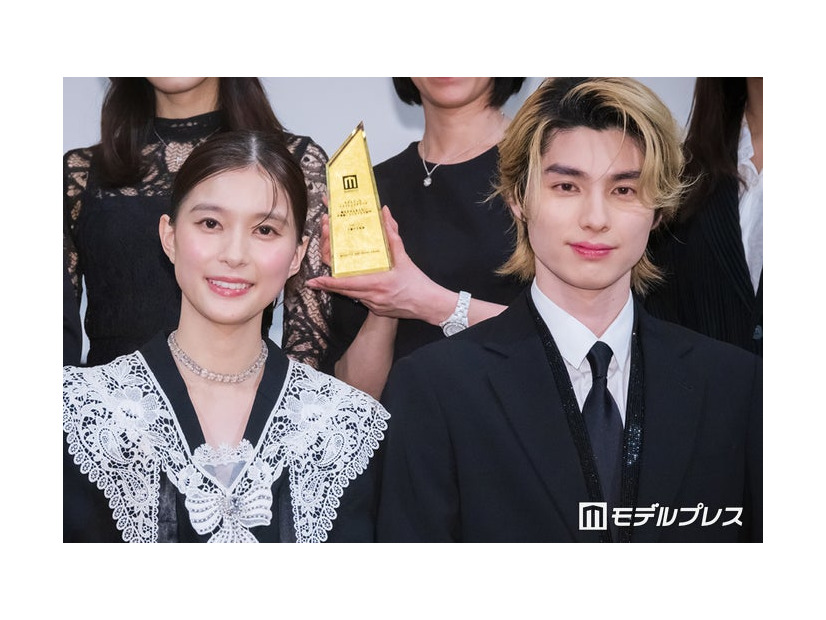 「モデルプレスベストドラマアワード」授賞式に登壇した芳根京子、本田響矢（C）モデルプレス