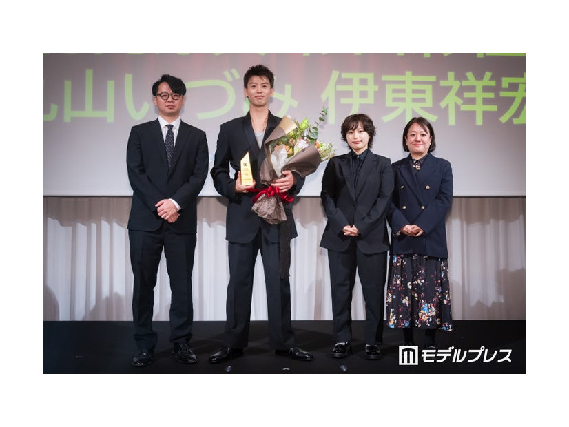 「モデルプレスベストドラマアワード」授賞式に登壇した伊東祥宏監督、竹内涼真、杉田彩佳プロデューサー、丸山いづみプロデューサー（C）モデルプレス
