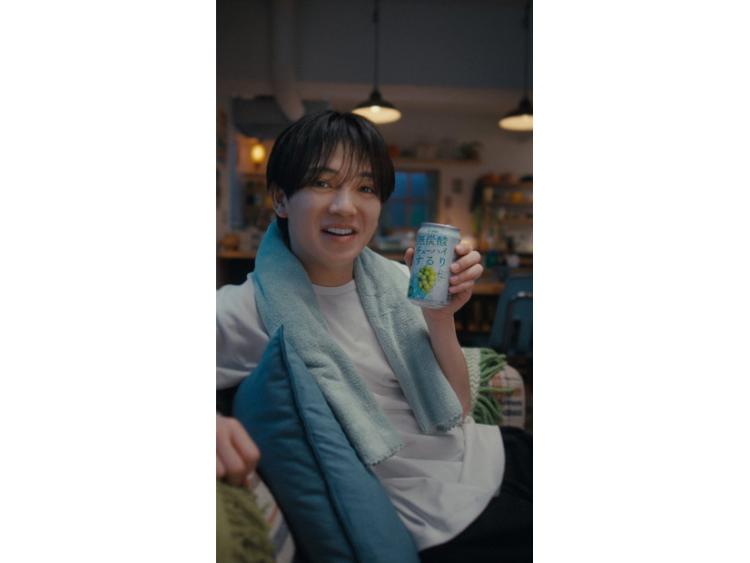 宮近海斗／WebCMサムネイル「いいこと教えてあげる」篇（提供写真）