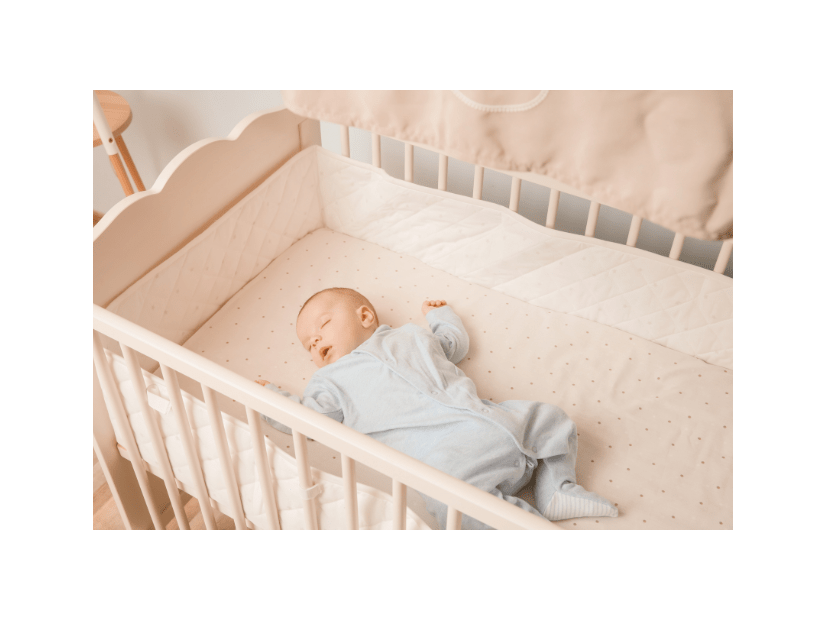 泣く赤ちゃんが心配な愛犬　ゆりかごを覗くと“まさかの献上品”に「え！？」「母性が爆発」