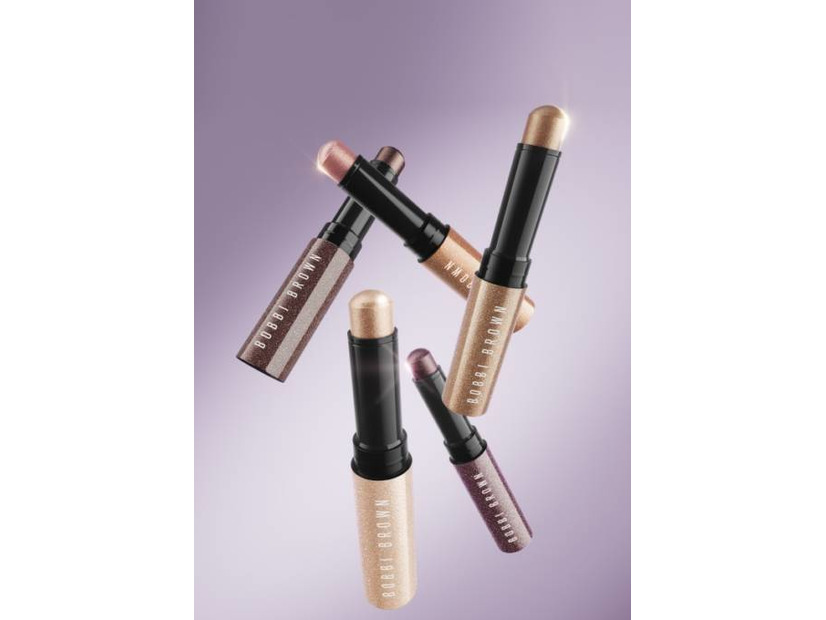 ボビイ ブラウン、水光のような輝きを宿す「クリスタル アイシャドウ スティック」誕生