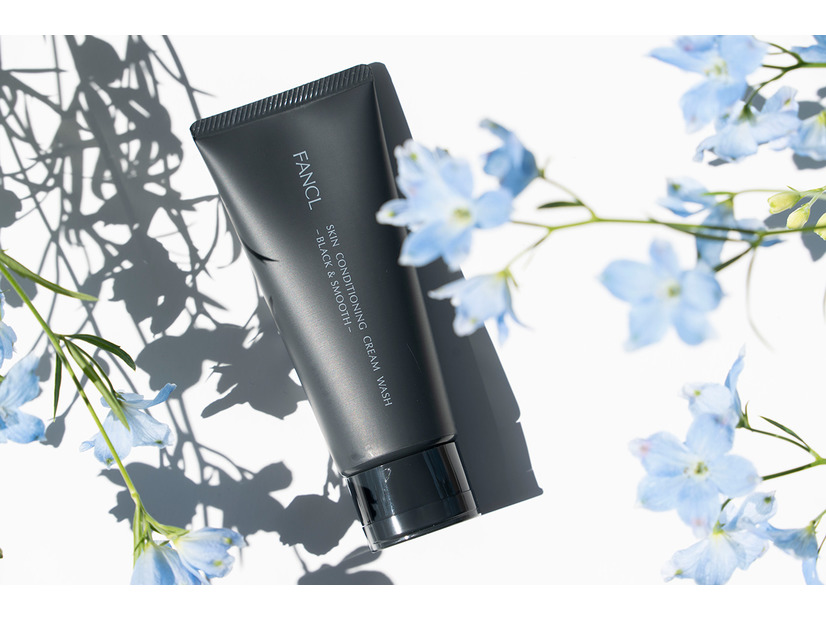 長年の角栓との戦いに終止符を。毎日の洗顔と集中ケアの二刀流が叶う、ファンケルの毛穴特化洗顔料