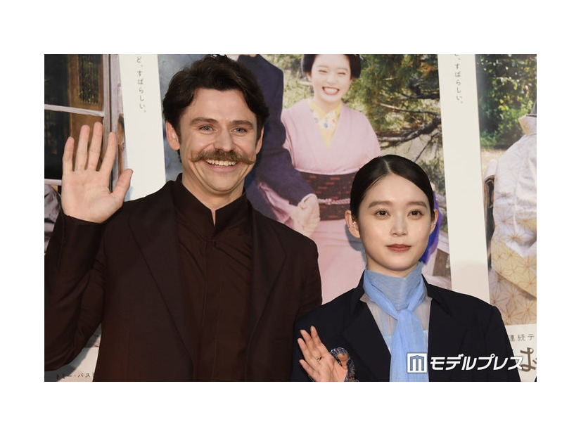 トミー・バストウ、高石あかり（C）モデルプレス