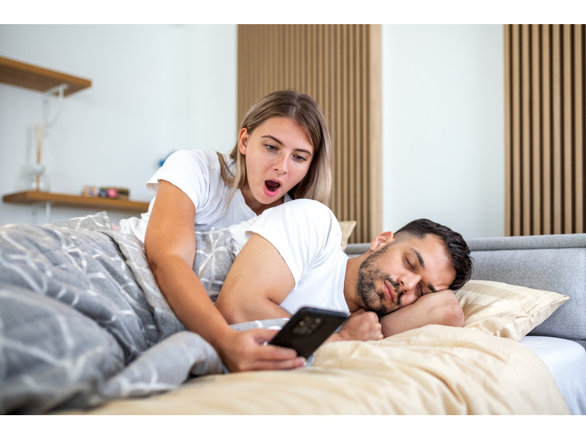 「離婚したくても、1円も取れない!?」出会い系アプリで遊び放題の夫。児童手当や学資保険…総額500万円を使いこみ、借金まみれの夫