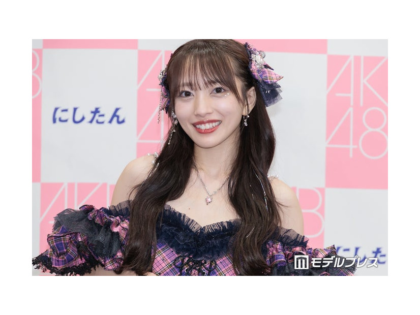 囲み取材に応じた向井地美音（C）モデルプレス