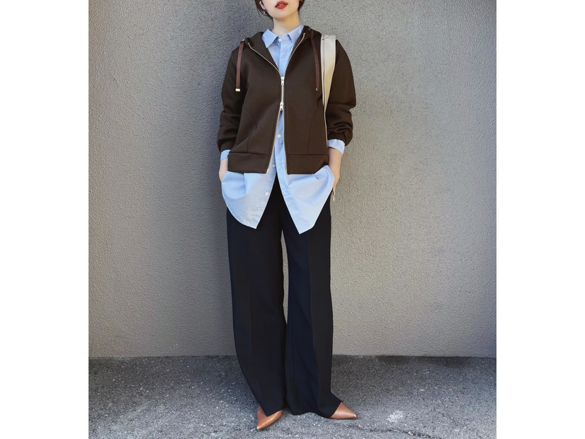 大人おしゃれなブラウン×ブルー配色。こなれ感が出る参考にしたい色遊び術【40代の毎日コーデ】