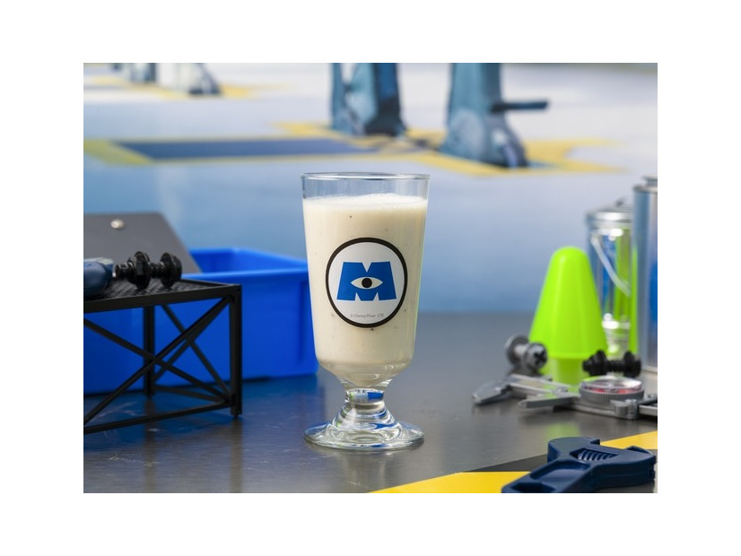 ＜モンスターズ社＞バナナヨーグルトスムージー　　税込1,190円「モンスターズ・インク」OH MY CAFE(C)Disney/Pixar
