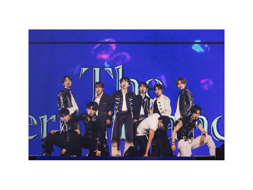 VERIVERY×EVNNE　撮影：田中聖太郎写真事務所