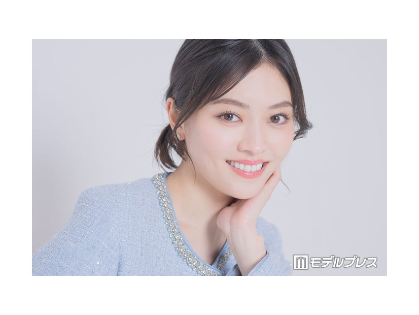 モデルプレスのインタビューに応じた平松里菜（C）モデルプレス