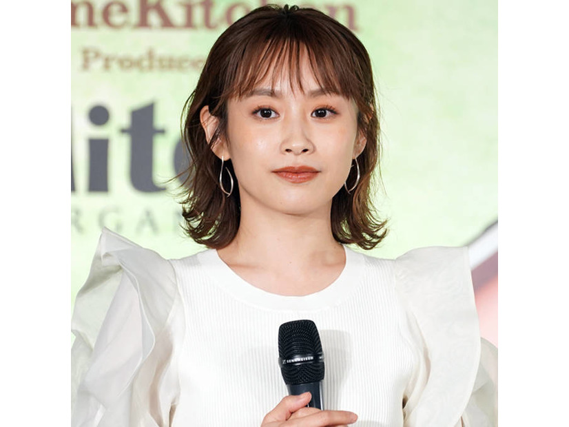 高橋愛「よく使ってます」髪色に合わせて愛用するお気に入りアイライナー