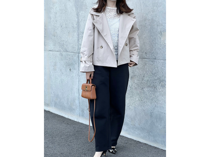 156でキッズサイズをセレクト。着心地とシルエットが優秀な【ユニクロ】パンツでつくるショートトレンチスタイル【40代の毎日コーデ】