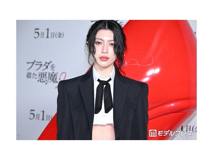 「プラダを着た悪魔２」ジャパンプレミアイベントに登壇した三吉彩花（C）モデルプレス