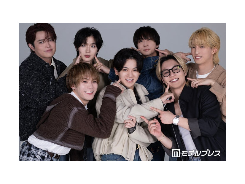 モデルプレスらのインタビューに応じたTravis Japan（上段左から）吉澤閑也、七五三掛龍也、中村海人、川島如恵留（下段左から）松倉海斗、宮近海斗、松田元太（C）モデルプレス