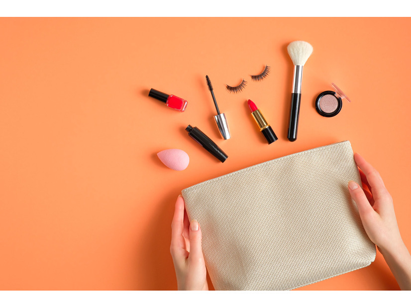 これ持ってたらオバさん確定！「メイク下手な40代のポーチ」に入っている残念グッズとは