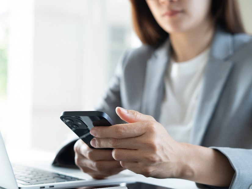 若手が「電話を嫌がる」のはなぜ？職場の世代間ギャップに悩む上司がわかっていない「若者特有の心理」とは