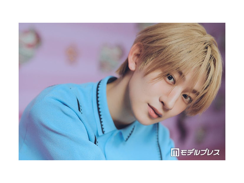 モデルプレスのインタビューに応じたNAOYA（MAZZEL）（C）モデルプレス