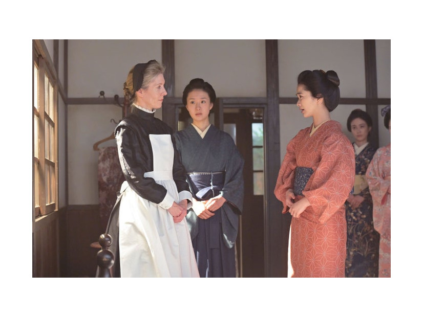 エマ・ハワード、玄理、見上愛「風、薫る」第26話（C）NHK