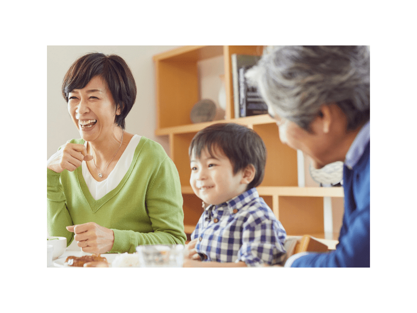少しぎこちない祖父と6歳の孫。すると「なんで…」お笑い番組を見た孫の鋭い一言に「心がほっこり」