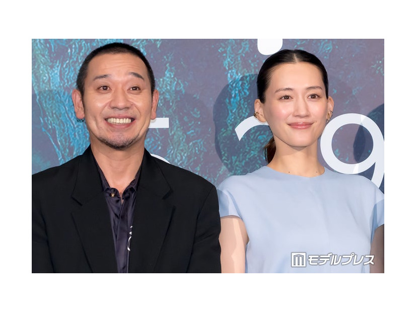 映画「箱の中の羊」完成披露試写会に出席した大悟、綾瀬はるか（C）モデルプレス