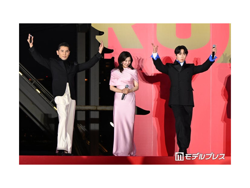 本木雅弘＆宮舘涼太、息ぴったりな華麗なターン披露（C）モデルプレス
