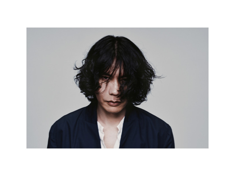 米津玄師 「夜鷹」アーティスト写真　Photo by Yohji Uchida